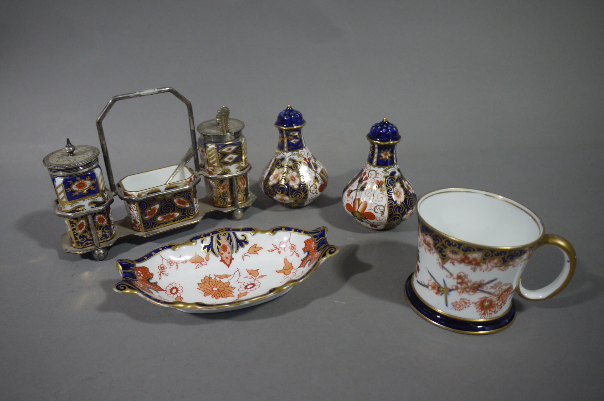 A Royal Crown Derby pattern 2649 Imari pattern mug, 6.