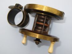 Rare Nottingham Style 3" strap back collar winch fitted with 3x brass rims, 6x metal spindle