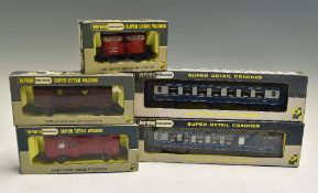 Wrenn OO Gauge Pullman Cars W6004 and W6003 plus W5049, W4658 and W4316 wagons, all boxed (5)