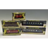 Wrenn OO Gauge Pullman Cars W6004 and W6003 plus W5049, W4658 and W4316 wagons, all boxed (5)