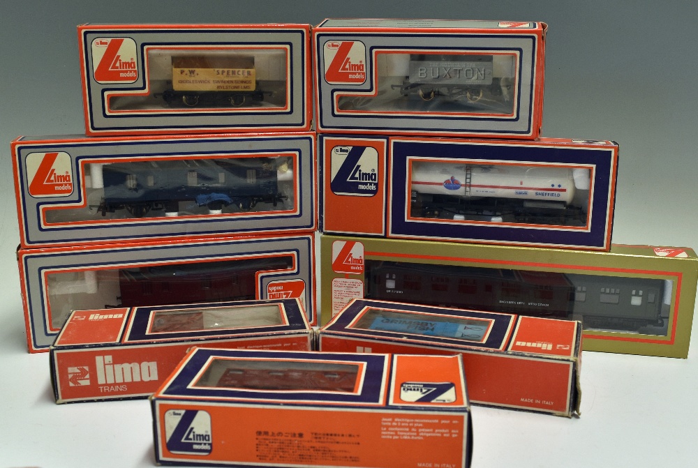 OO Gauge Lima Coaches and Rolling Stock includes 305310 Engineers Dept Mess Coach, 302913W, 305632W,