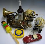 Selection of Novelty Radios and Phones plastic and battery operated includes Golf bags, ice lolly,