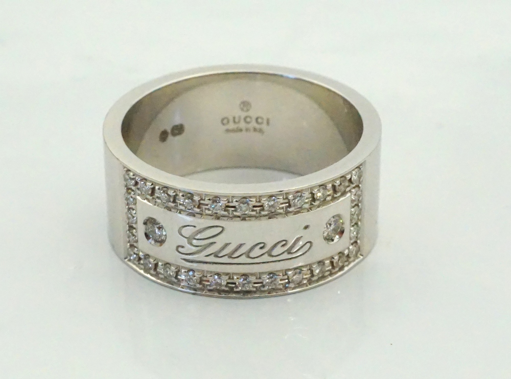 GUCCI EIGHTEEN CARAT WHITE GOLD AND DIAMOND RING the Gucci engraved panel in diamond surround,