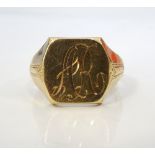 TEN CARAT GOLD SIGNET RING ring size S-T, approximately 3.