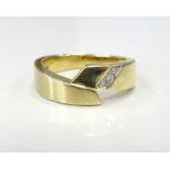 DIAMOND SET FOURTEEN CARAT GOLD TWIST DESIGN RING ring size J, approximately 3.