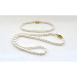 CULTURED PEARL NECKLACE AND MATCHING BRACELET the necklace approximately 42cm long and the bracelet