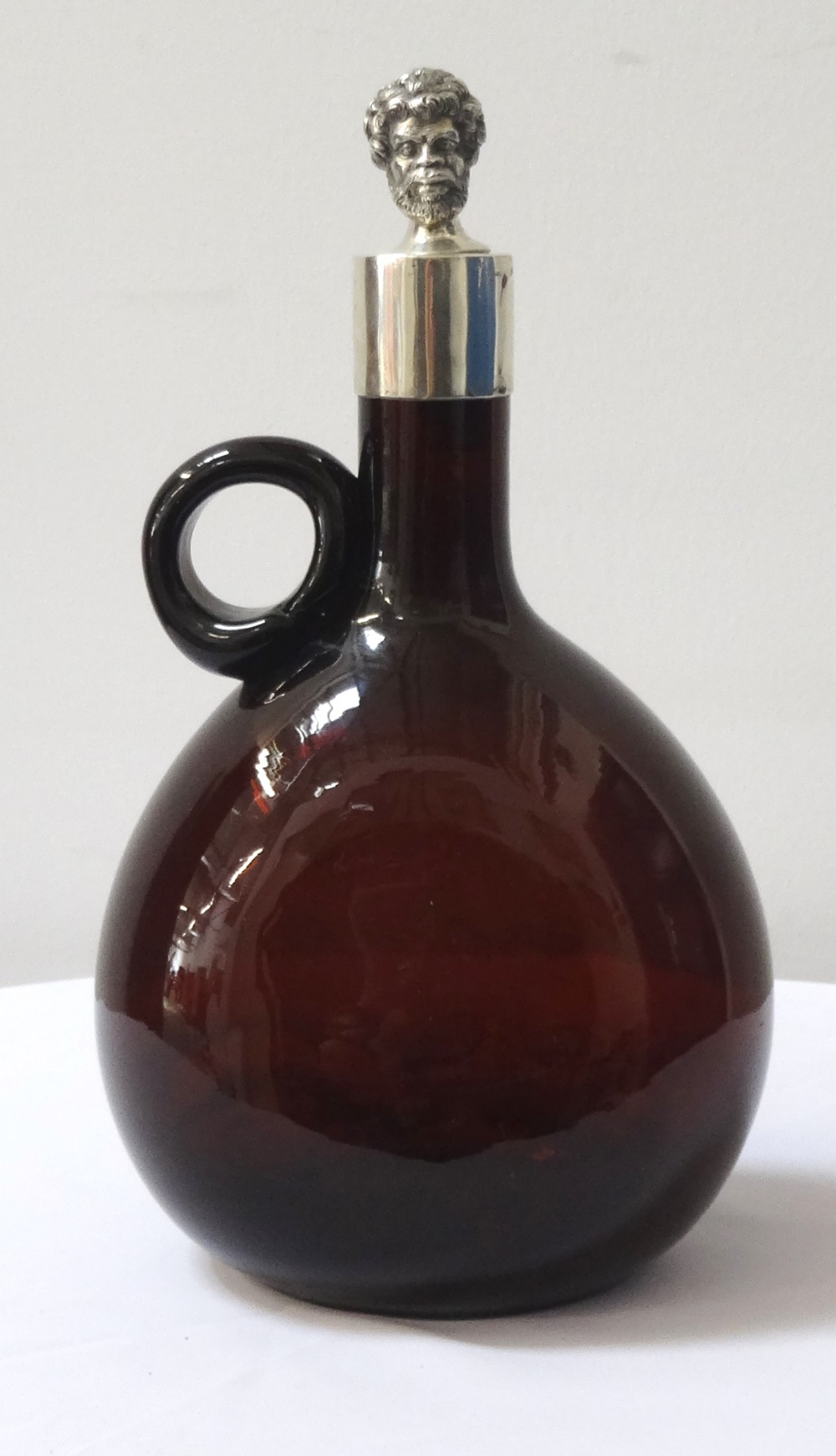 UNMARKED SILVER COLLARED AMBER GLASS DECANTER with associated unmarked silver stopper modelled as a - Image 2 of 2