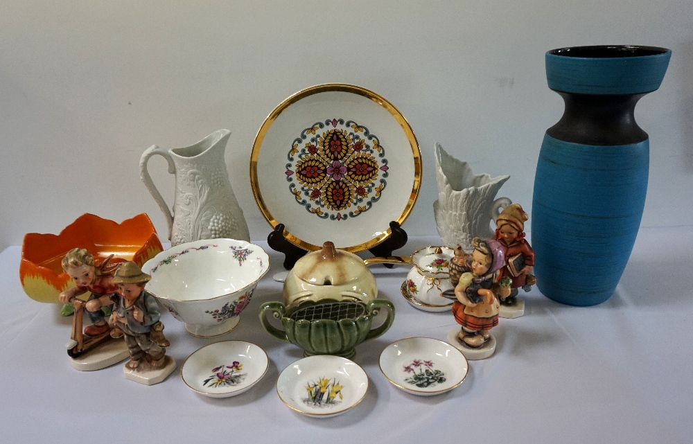 LARGE LOT OF DECORATIVE CERAMICS