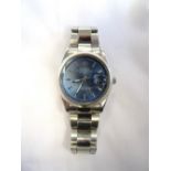 GENTLEMAN'S REPLICA ROLEX OYSTER PERPETUAL DATE JUST WRISTWATCH the blue dial with date aperture,
