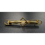 EDWARDIAN DIAMOND SET FIFTEEN CARAT GOLD BROOCH the central round cut diamond in pierced surround,