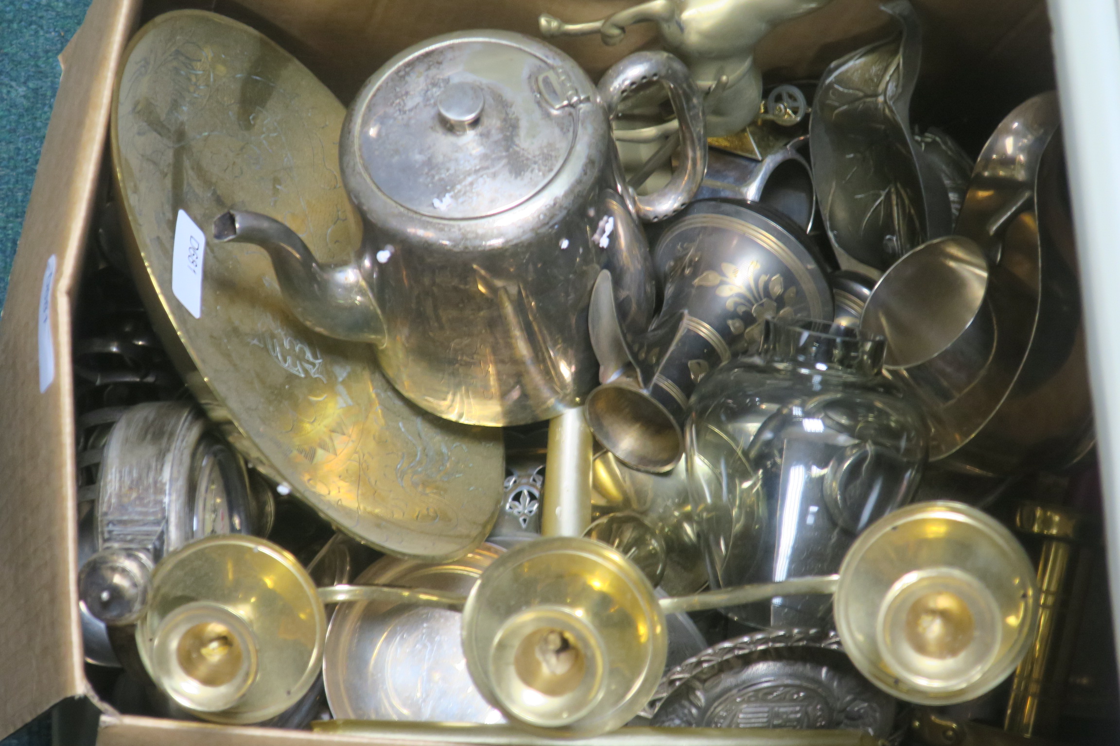 A MISCELLANEOUS COLLECTION OF BRASS AND SILVER PLATES,