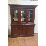 A GEORGIAN STYLE MAHOGANY DISPLAY CABINET,