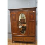 AN EDWARDIAN MAHOGANY AND SATINWOOD INLAID WARDROBE,