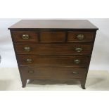 A GOOD GEORGIAN MAHOGANY AND SATINWOOD INLAID CHEST OF DRAWERS,