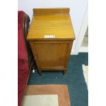 AN EDWARDIAN SATINWOOD PEDESTAL,