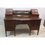 A VERY FINE IMPRESSIVE EDWARDIAN MAHOGANY CARLTON HOUSE STYLE DESK,