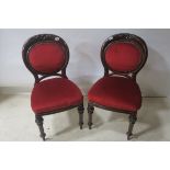 A SET OF FOUR MAHOGANY CARVED BALLOON BACK DINING ROOM CHAIRS,