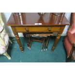 A VICTORIAN MAHOGANY OCCASIONAL TABLE,