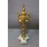 A GOOD PAIR OF CONTINENTAL DESIGN BRASS AND WHITE MARBLE TABLE LAMPS,