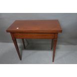 A GOOD GEORGIAN MAHOGANY FOLDOVER SUPPER TABLE,