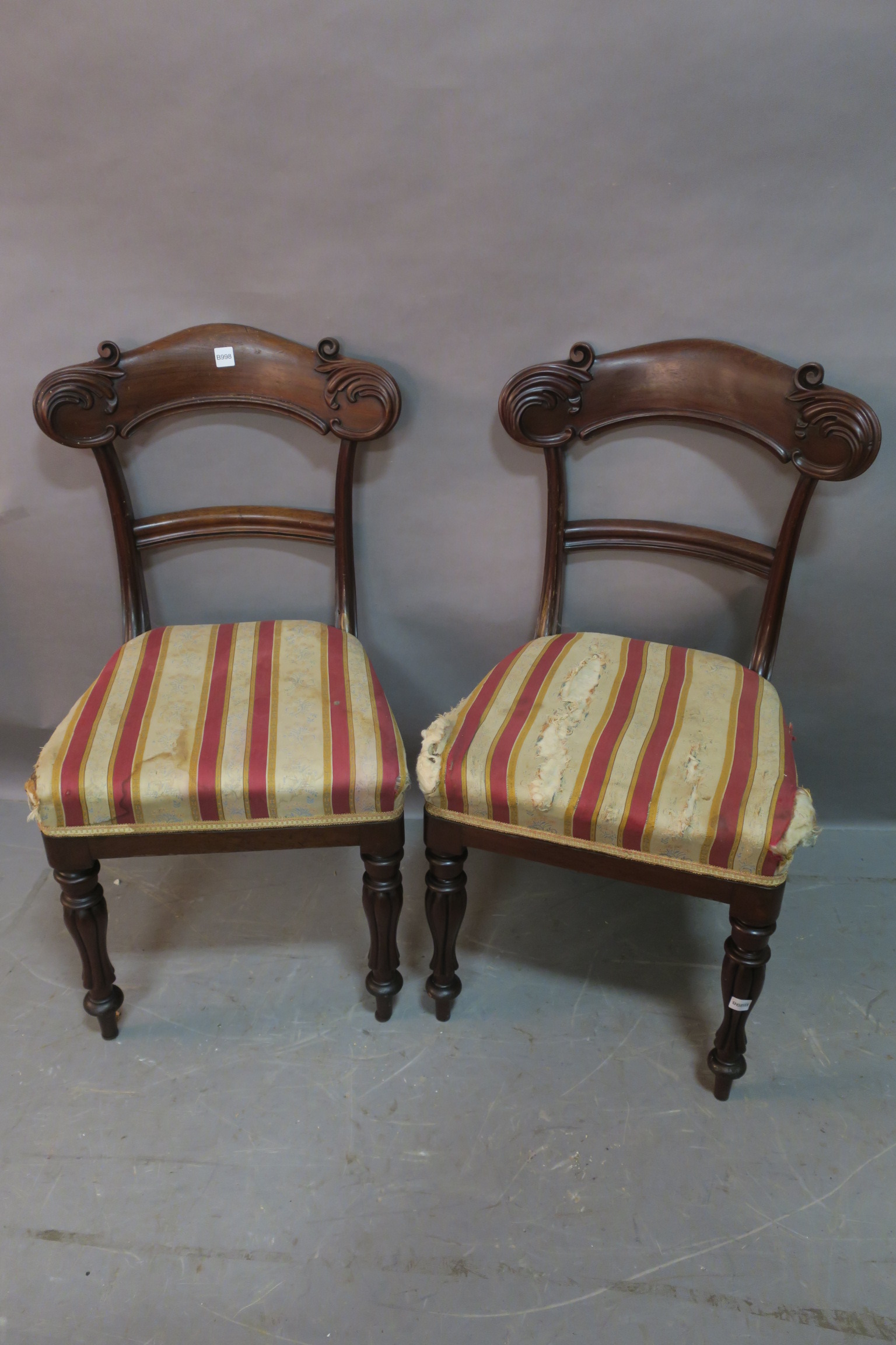 A GOOD SET OF FOUR WILLIAM IV MAHOGANY DINING CHAIRS,