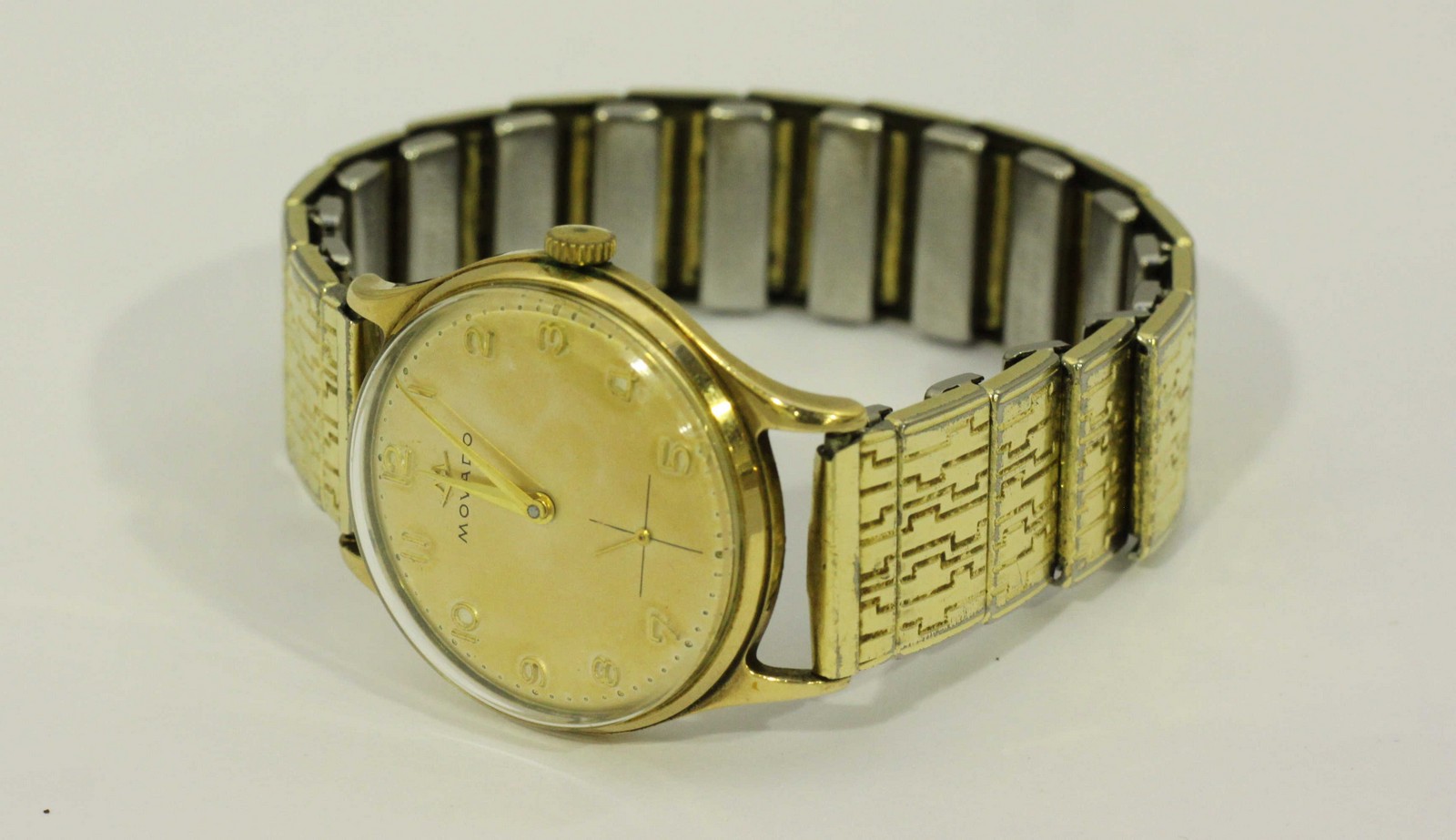 A gents 9ct gold Movado wristwatch, the silvered dial with Arabic numerals denoting hours and - Image 2 of 3