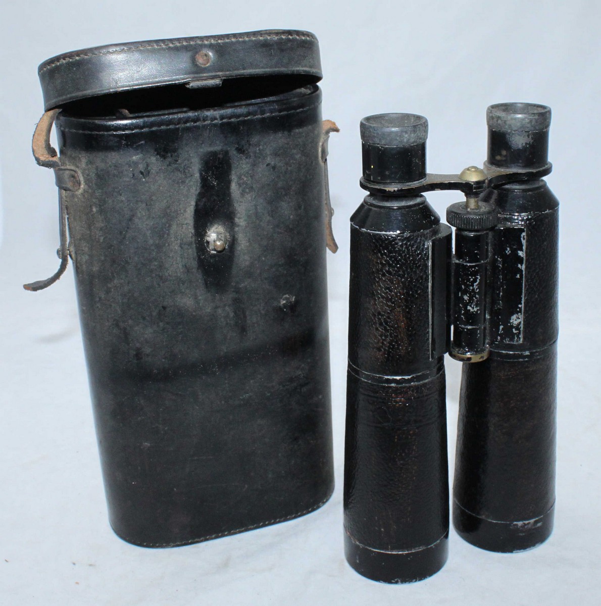 A pair of early 20th century German binoculars by Hensoldt-Wetzlar, with 10x magnification and