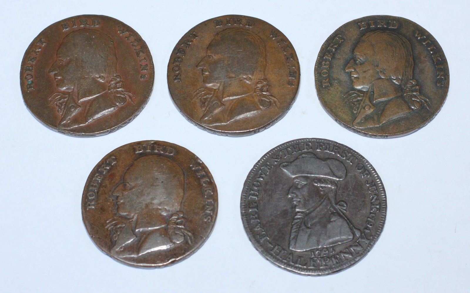 Five 18th Century Copper Halfpenny Tokens, comprising Four (4x) Newport, IOW, Hampshire 'Robert Bird - Bild 2 aus 2