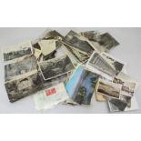 A small collection of assorted loose postcards including an example depicting the Munich gallery