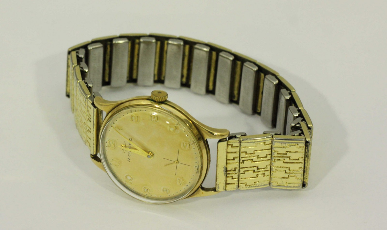 A gents 9ct gold Movado wristwatch, the silvered dial with Arabic numerals denoting hours and - Image 3 of 3