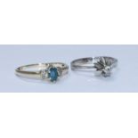 A 9ct gold ring centrally claw set with an oval cut topaz coloured stone, flanked on either side