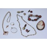 A small assortment of mixed 9ct gold jewellery items including a chain, a pendent, a crucifix,