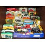 A good quantity of assorted boxed and unboxed scale model vehicles, including examples by Lledo '