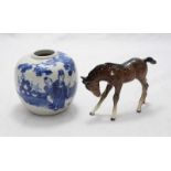 A small collection of assorted ceramic items including a Beswick horse, a Chinese blue and white