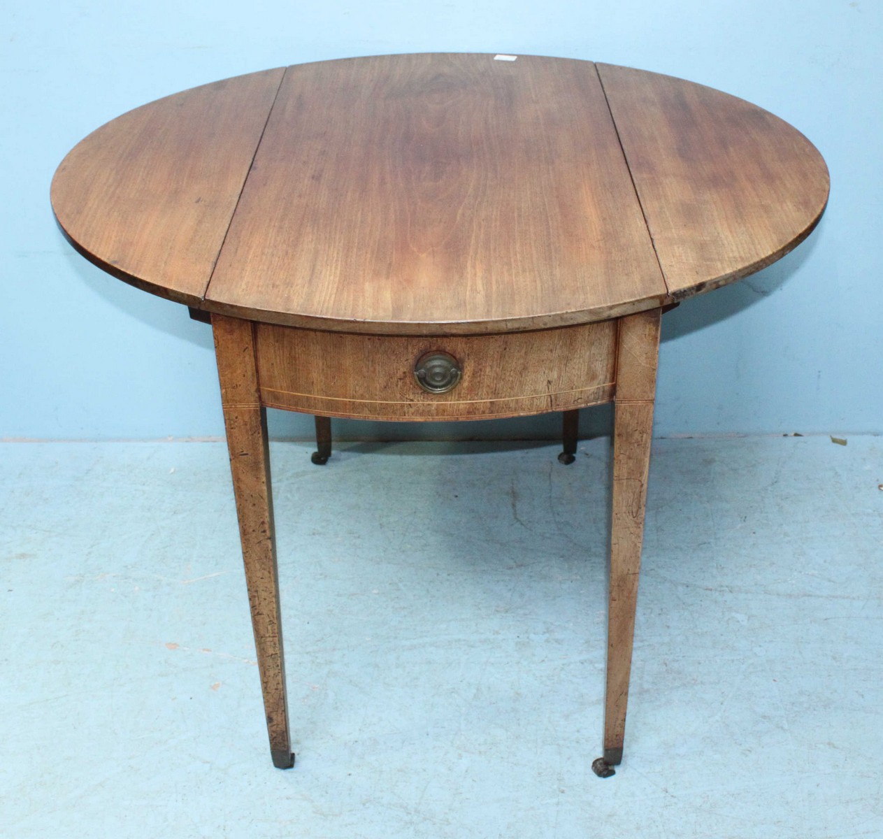 An Edwardian inlaid mahogany Pembroke table with single frieze drawer, opposing faux drawer, two