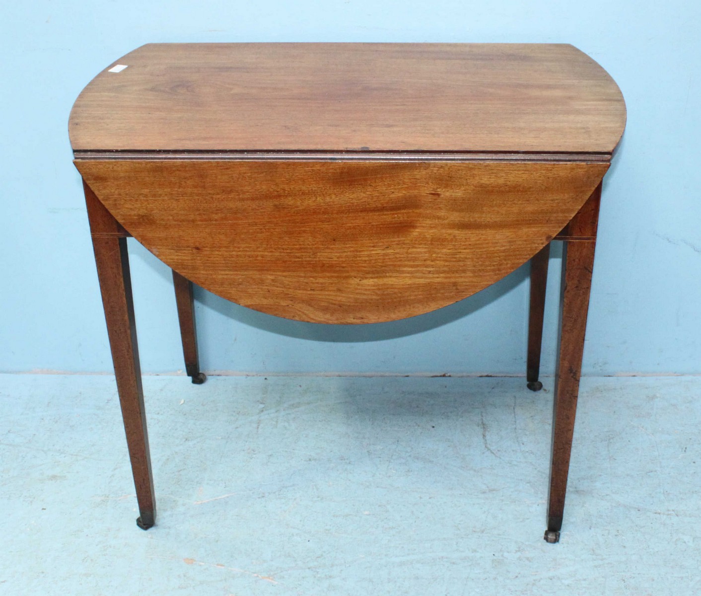 An Edwardian inlaid mahogany Pembroke table with single frieze drawer, opposing faux drawer, two - Image 2 of 3