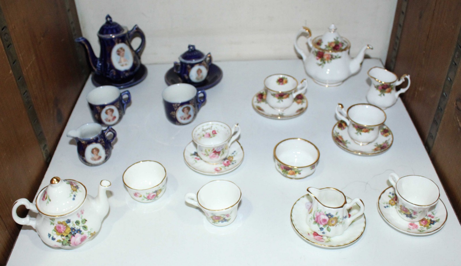 SECTION 26. Various assorted ceramic miniature tea wares including a Royal Albert 'Old Country