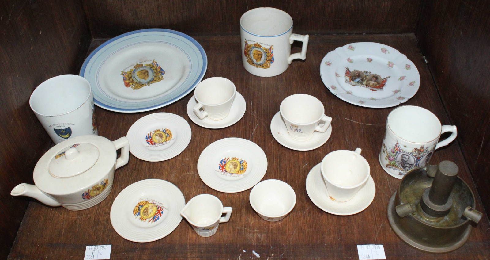 SECTION 39. A small collection of assorted commemorative tea wares including plates and cups,