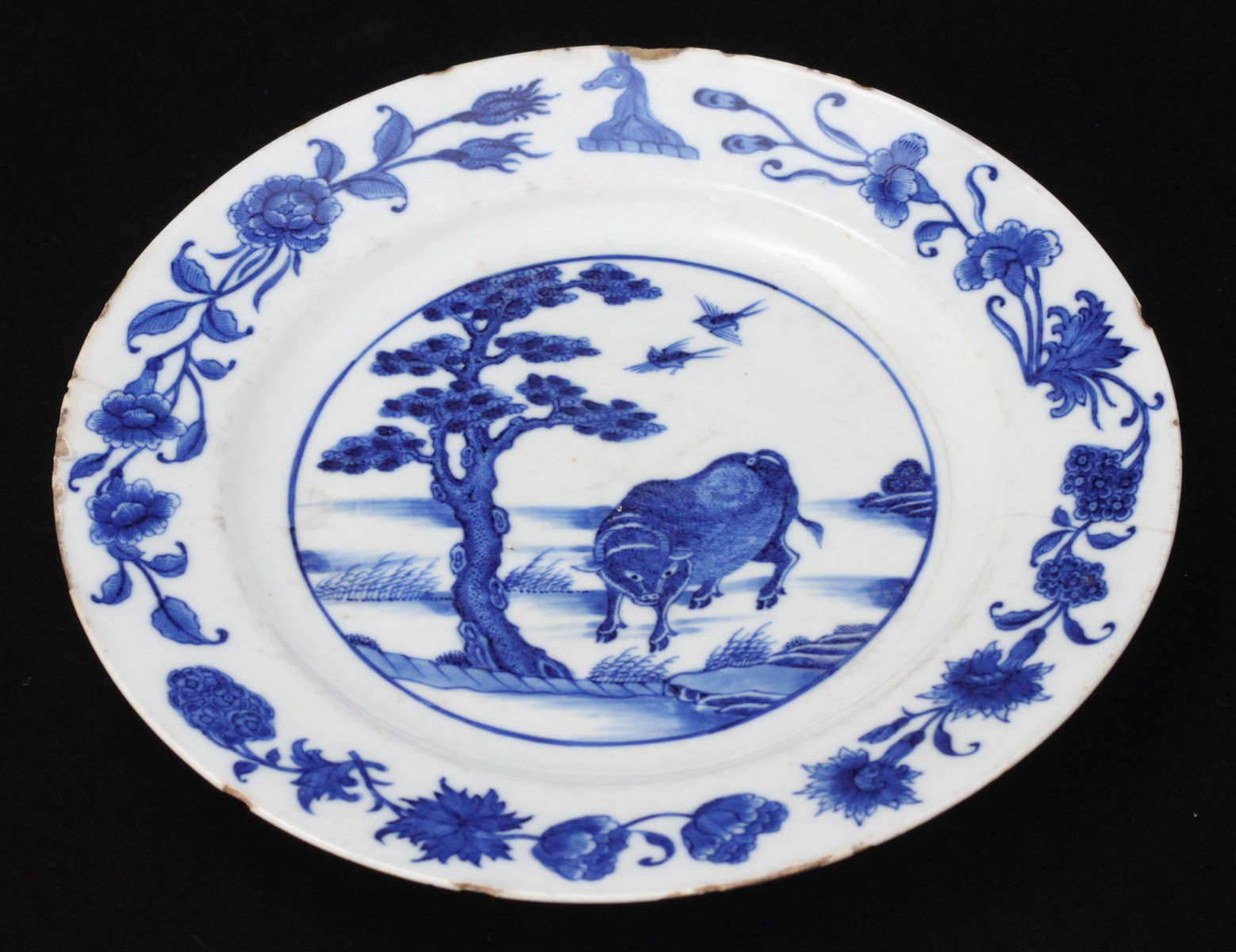 "A Rare Early 18th Century Chinese Armorial Porcelain part dinner service of twenty pieces, each - Image 6 of 10