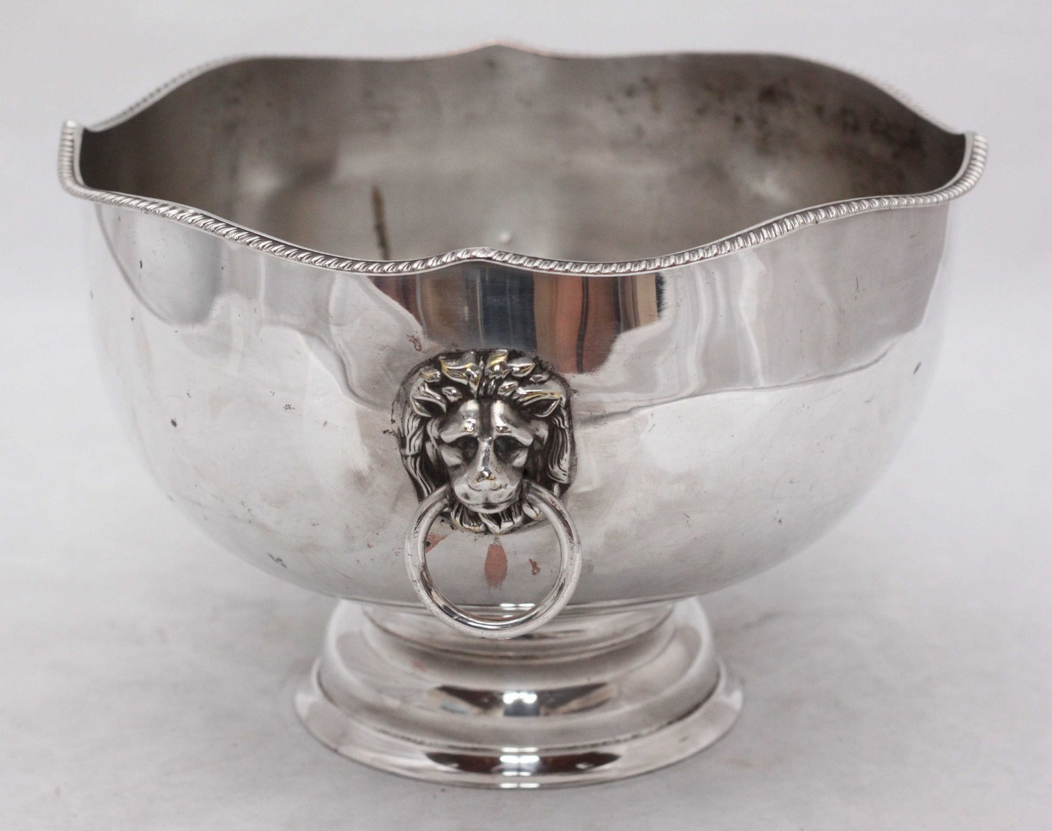 A large silver plated ice bucket with gadrooned shaped rim and lion mask handles on circular - Image 4 of 4