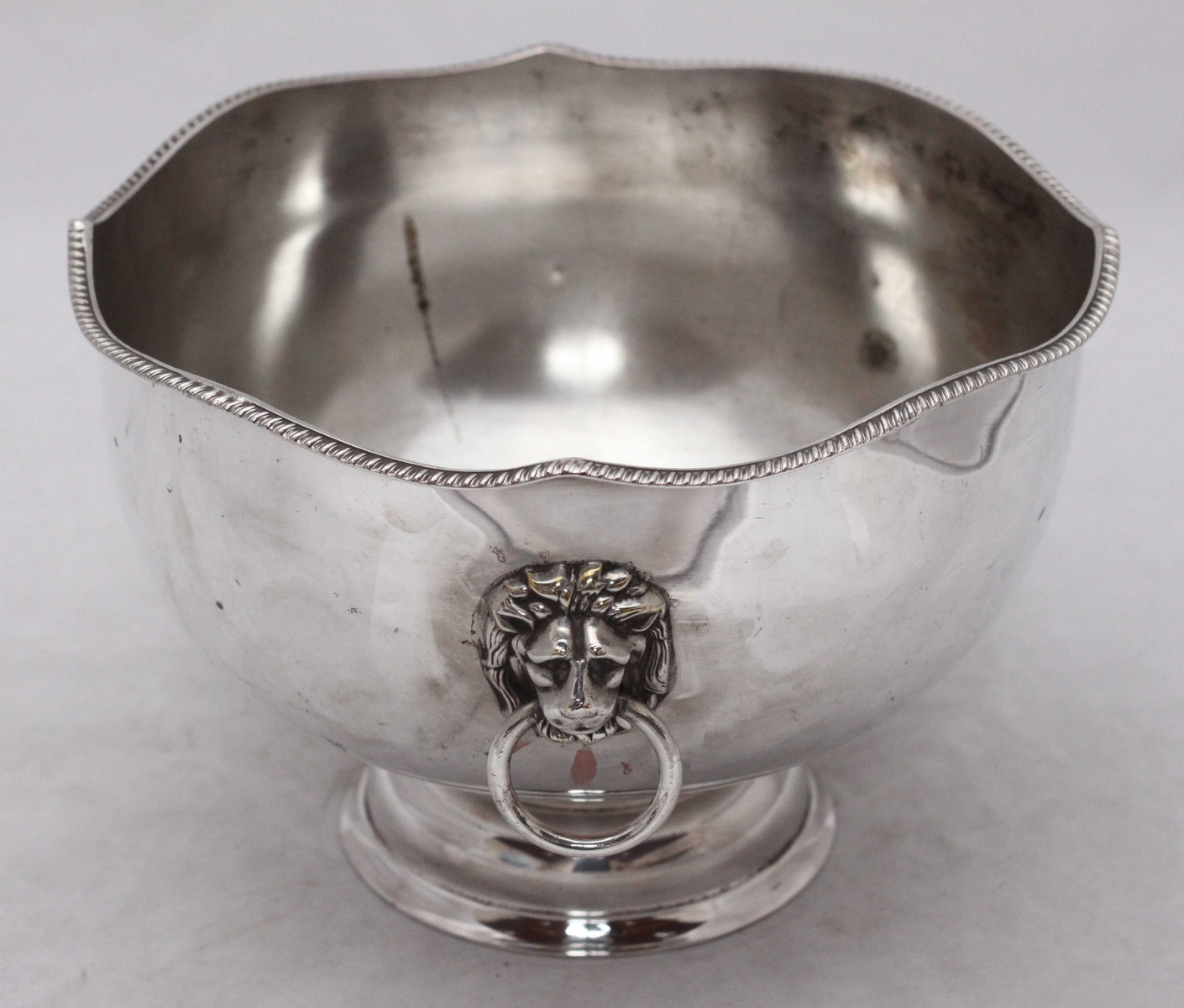 A large silver plated ice bucket with gadrooned shaped rim and lion mask handles on circular - Image 3 of 4