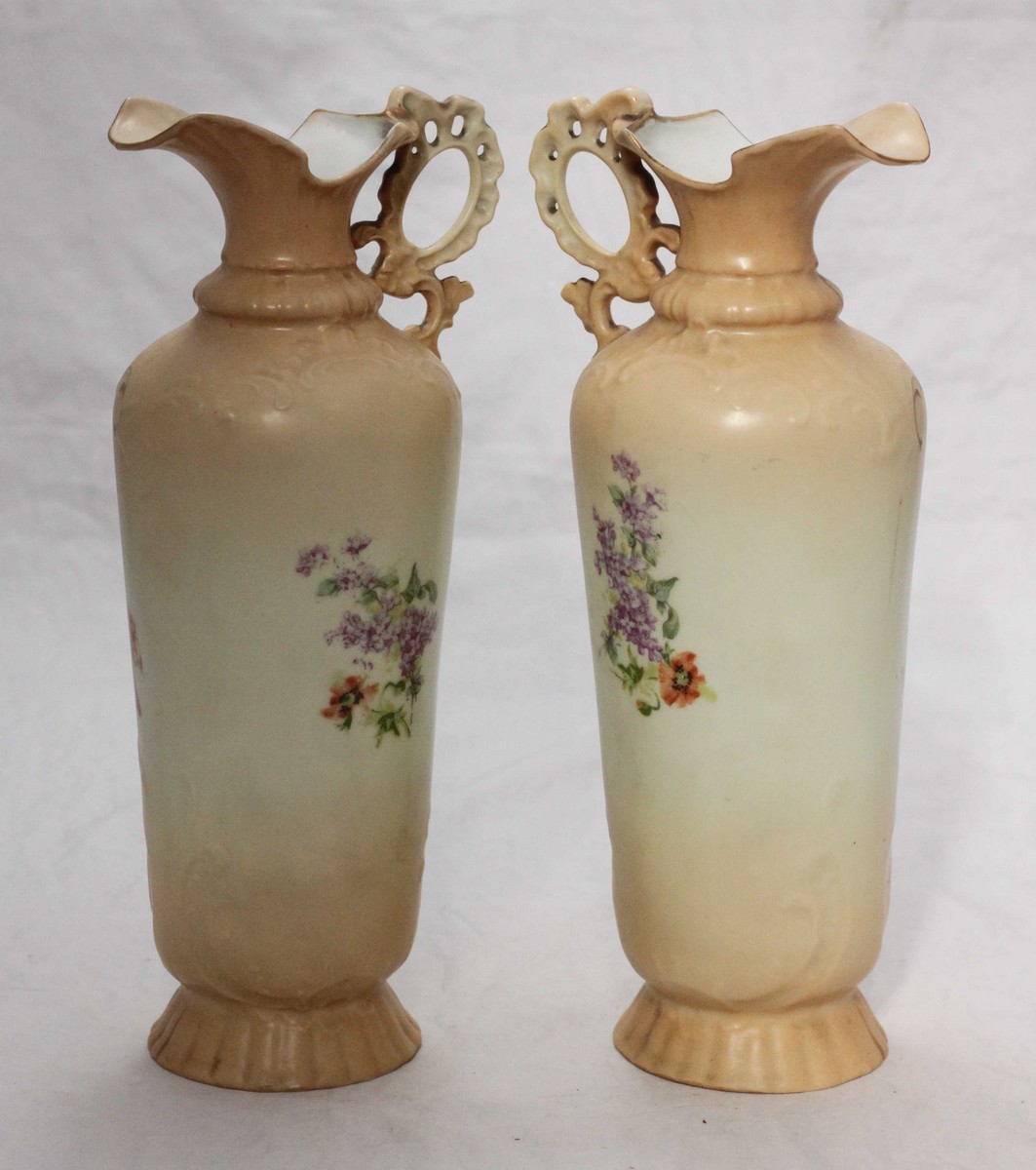 A pair of Victorian Carlsbad Austrian blush ivory ewers with shaped rims and pierced handles, red - Image 2 of 2