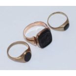 Two various 9ct gold gents signet rings set with onyx, together with a yellow metal gents ring set