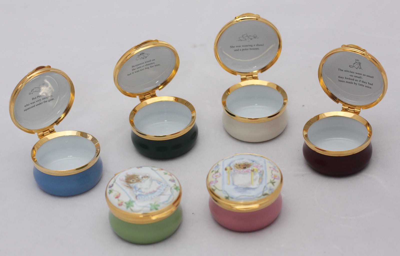 A set of six Crummles & Co circular enamel pill boxes including Peter Rabbit, Benjamin, Jemima - Bild 2 aus 2