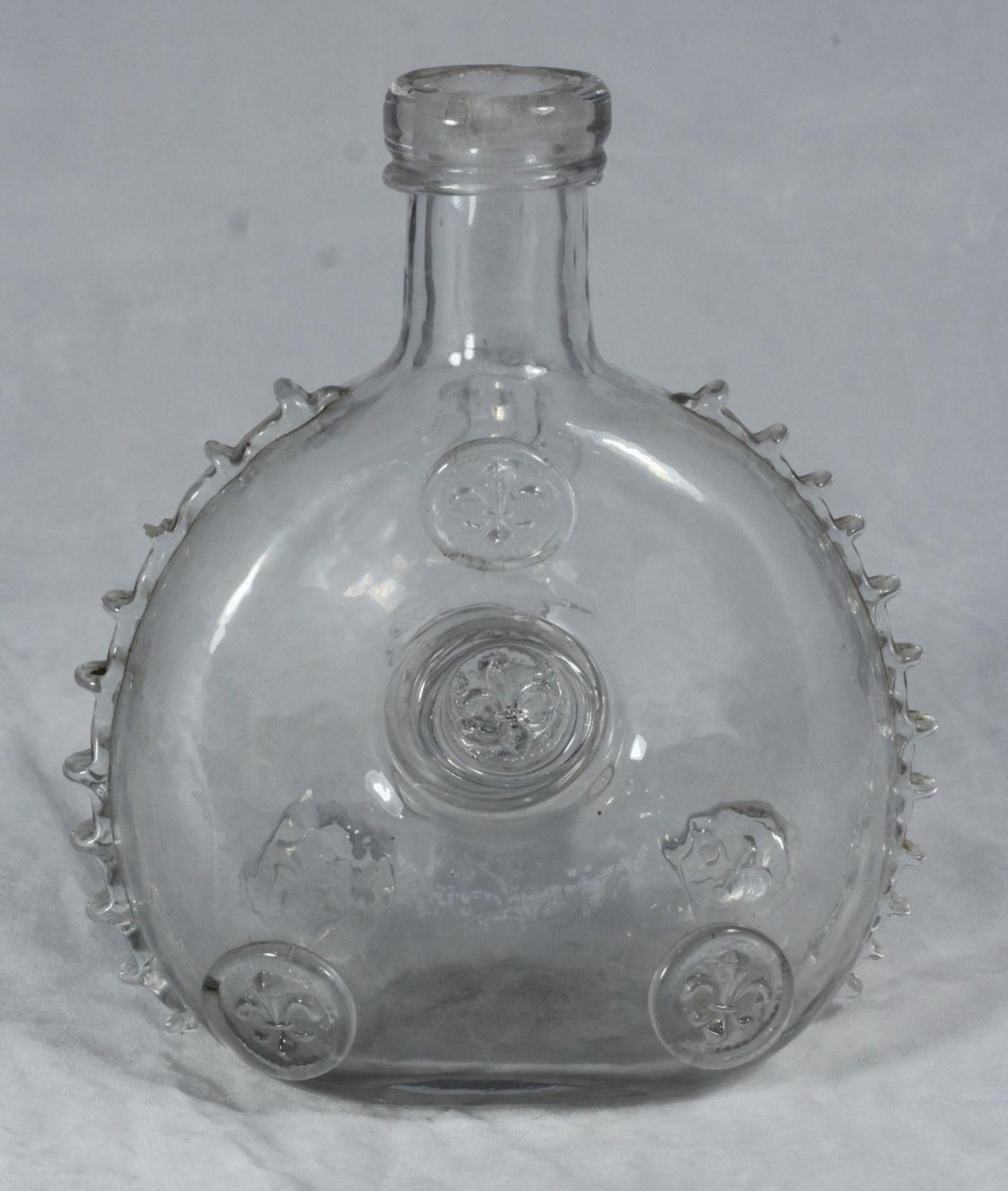 A 19th century French crystal glass, Remy Martin 'Louis XIII' champagne cognac decanter, 21cm tall. - Bild 2 aus 2