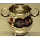 An Edwardian 'Ox' bow pint silver cup, the ogee bowl engraved a crest of a dove holding a cross in