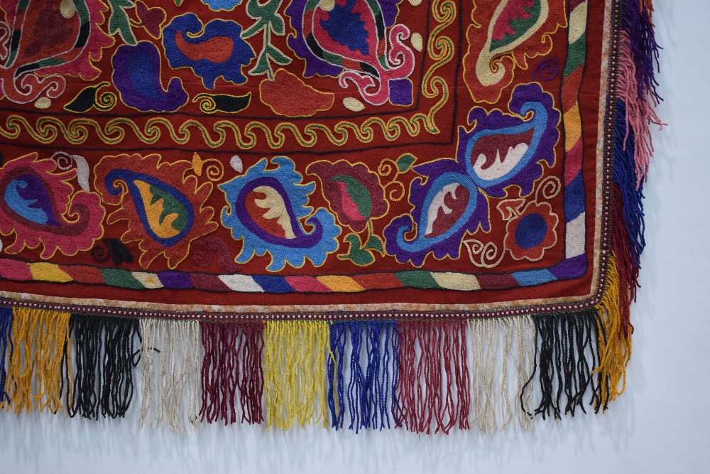 Lakhai square wall hanging, Uzbekistan, 20th century, 41in. X 38in. 104 cm. X 97cm. Red felted - Image 5 of 6