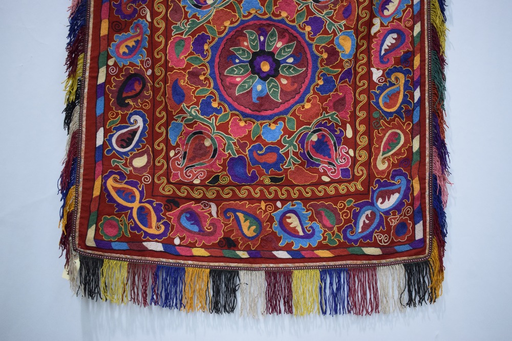 Lakhai square wall hanging, Uzbekistan, 20th century, 41in. X 38in. 104 cm. X 97cm. Red felted - Image 4 of 6