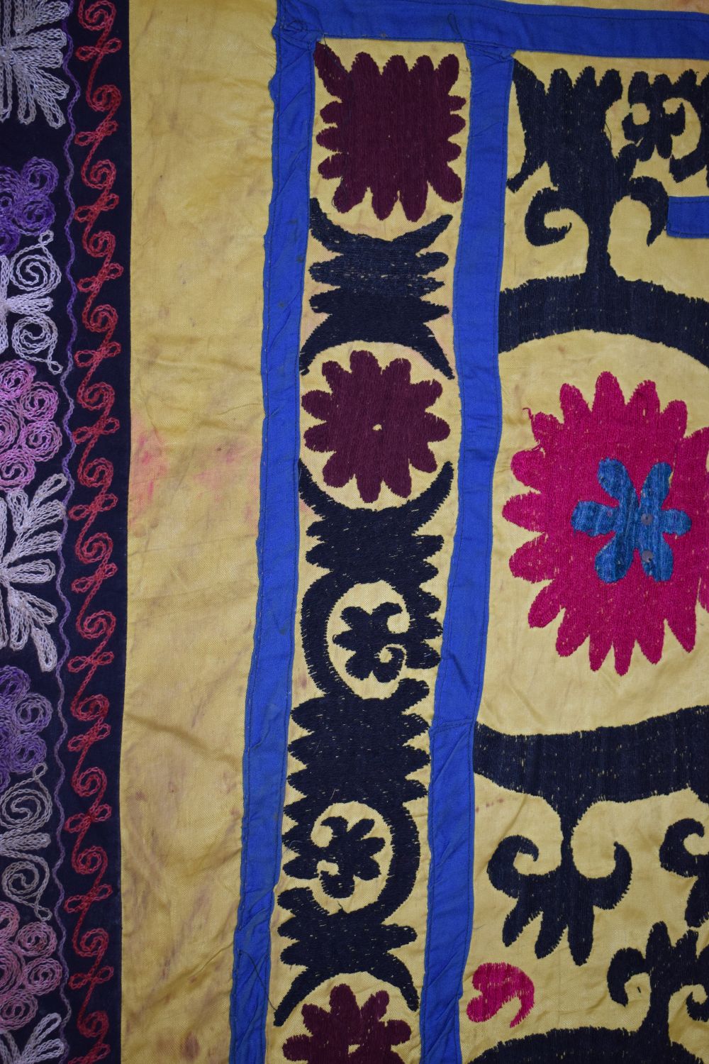 Massive Uzbek yellow satin suzani, Uzbekistan, 20th century, 17ft. 3in. X 7ft. 8in. 5.26m. X 2. - Image 7 of 9