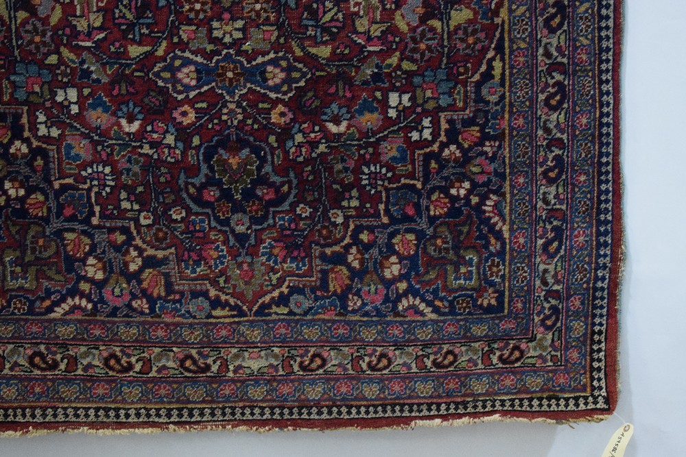 Kashan rug, west Persia, circa 1920s-30s, 5ft. 10in. X 3ft. 11in. 1.78m. X 1.20m. Overall wear - Image 5 of 6